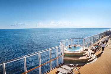 NCL Norwegian Encore Vibe Beach Club Hot Tub 2 ©Jim Hughes.jpg